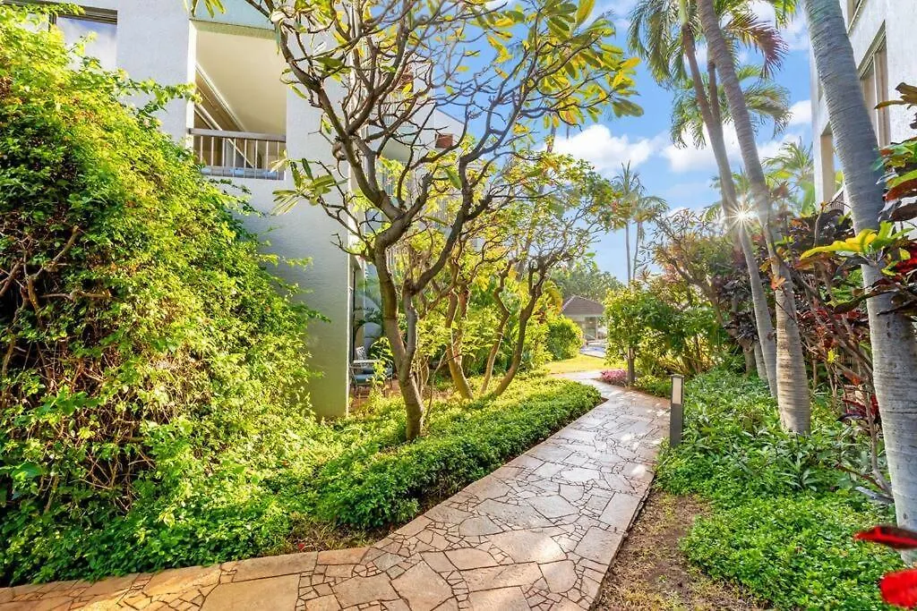 Hale Mahina B403- Beautiful 2 Bedroom Oceanfront Condo, Private Beach, Farmers Market, And More Kahana Lägenhet