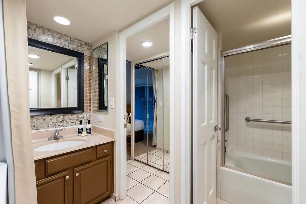 Hale Mahina B403- Beautiful 2 Bedroom Oceanfront Condo, Private Beach, Farmers Market, And More Kahana Lägenhet
