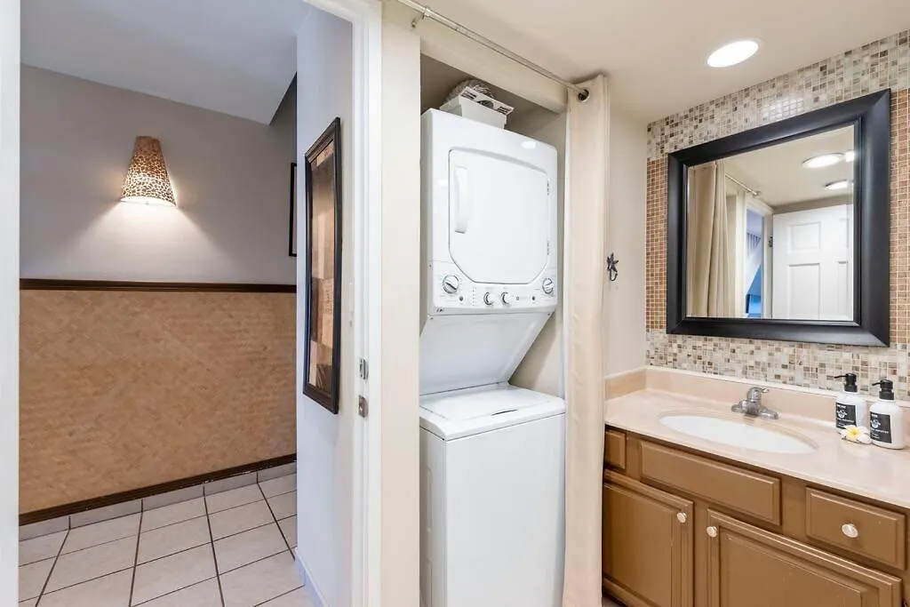 Lägenhet Hale Mahina B403- Beautiful 2 Bedroom Oceanfront Condo, Private Beach, Farmers Market, And More Kahana USA